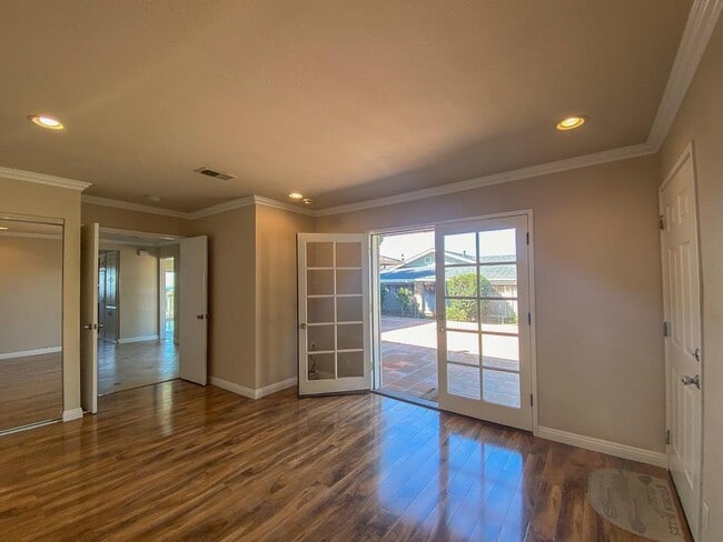 Building Photo - 2719 Via Arboleda