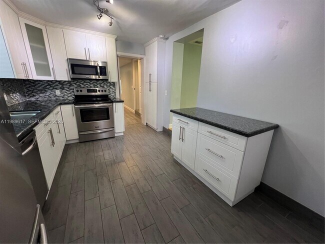 Building Photo - 432 Palmetto Dr