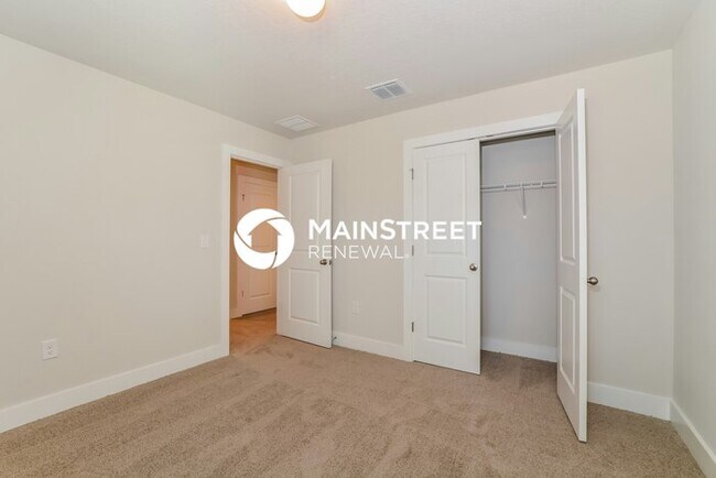 Building Photo - 4 Bedroom Pet-Friendly Home in Deland, FL with Main Street Renewal