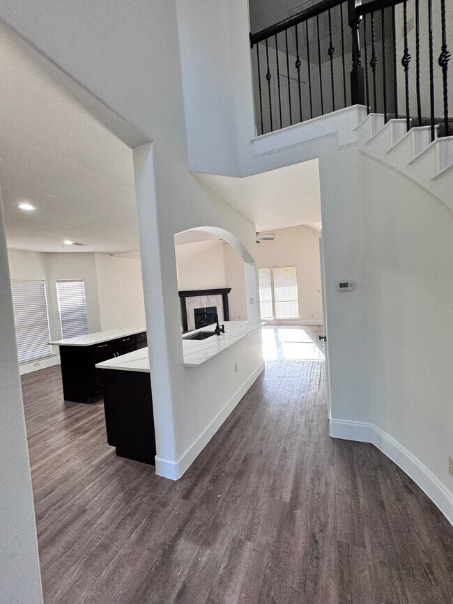 Building Photo - 15833 Bent Rose Way