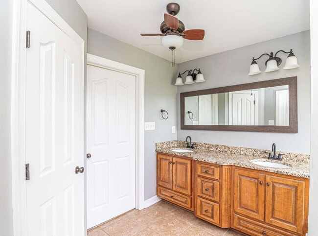 Building Photo - Spacious 2-Story in Pikeville! 3 BR | 2.5 BA w/ Bonus Room *Lawn Care / Trash Included*