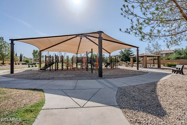 Building Photo - 6922 S Black Hills Way