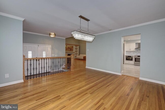 Building Photo - 1717 Country Club Dr