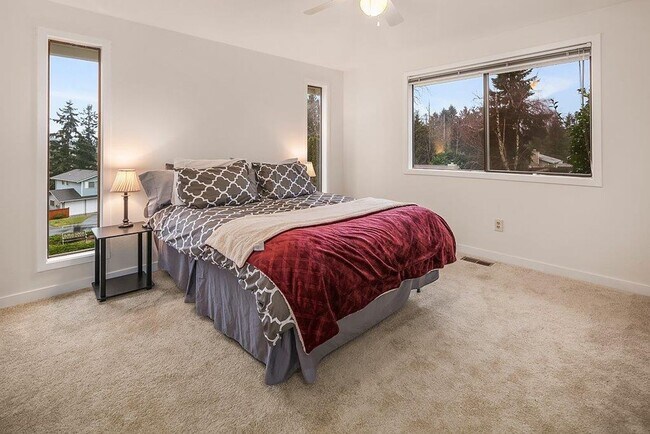 Building Photo - 3bd/1.75ba Redmond Home
