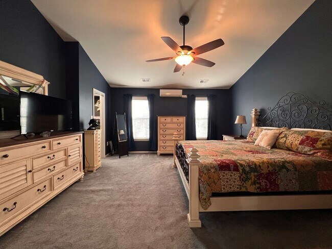 Building Photo - Heart's Desire End Unit Townhome 2700+ SqFt - Lowes Island