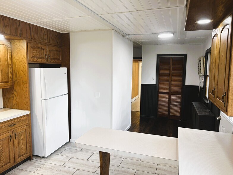 Building Photo - 241 Market St