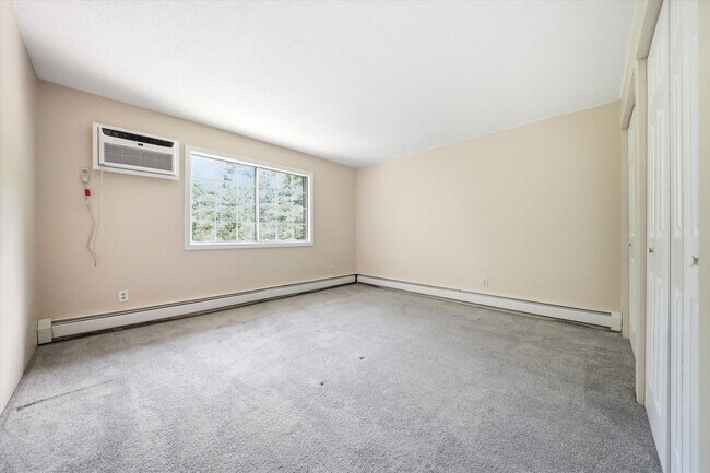 Building Photo - 379 Huse Rd