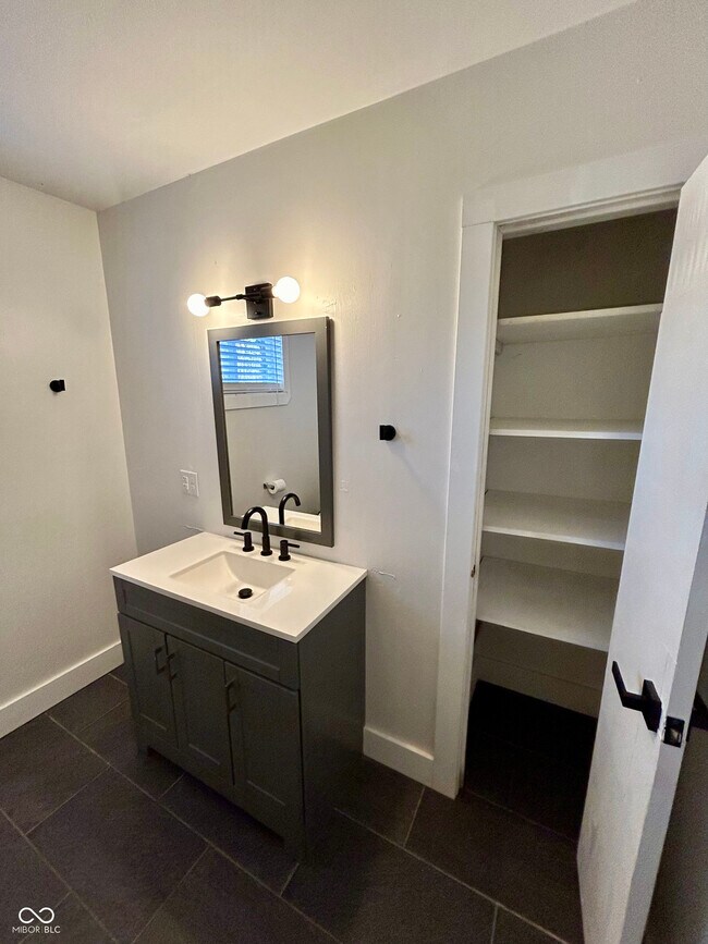 Building Photo - 154 Pearl St