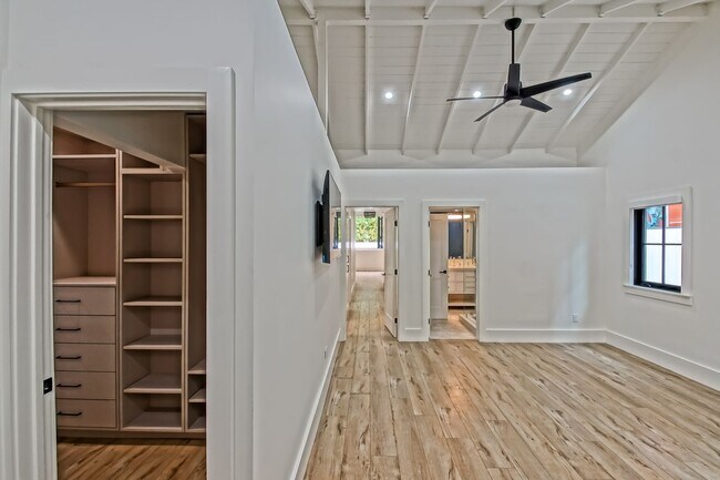 Building Photo - Completely Remodeled, Custom 3BR2BA Home w/ Spacious Floorplan, Amazing Indoor/Outdoor Space, Gat...