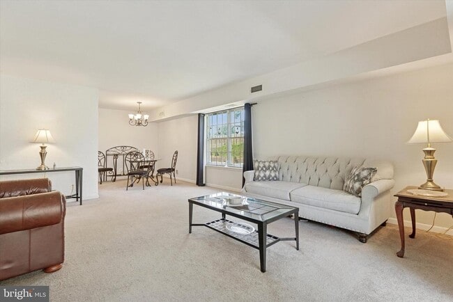 Building Photo - 304 Drummers Ln