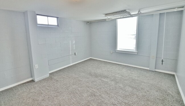 Building Photo - 1 Bed / 1 Bath Apartment