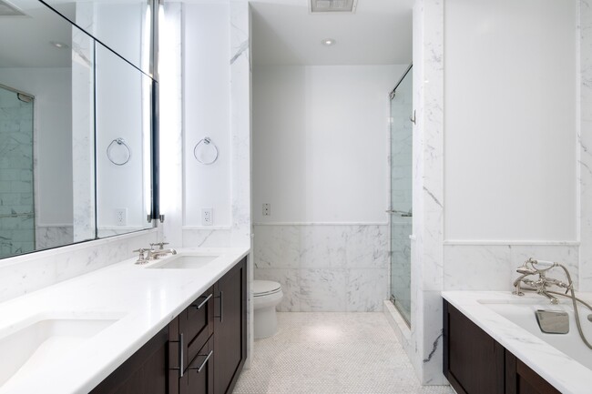 Building Photo - 151 E 58th St