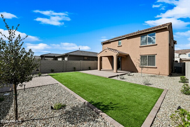 Building Photo - 8961 W San Juan Ave