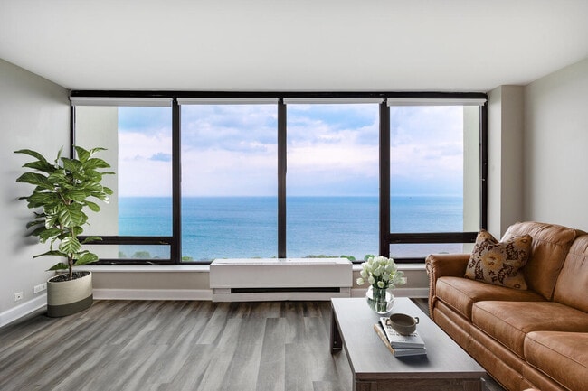 Building Photo - 5445 N Sheridan Rd