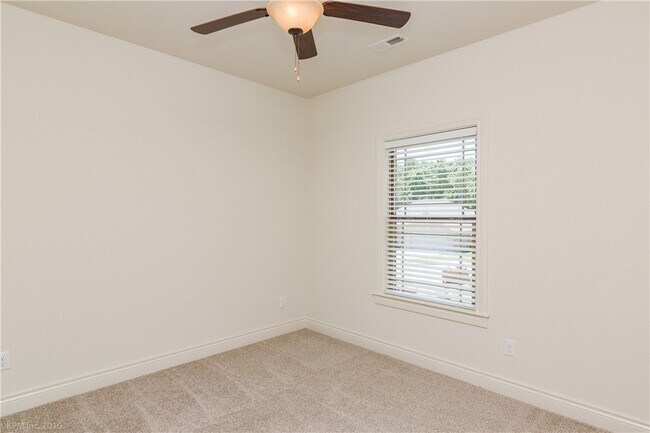 Building Photo - 1620 Sweetbriar Way