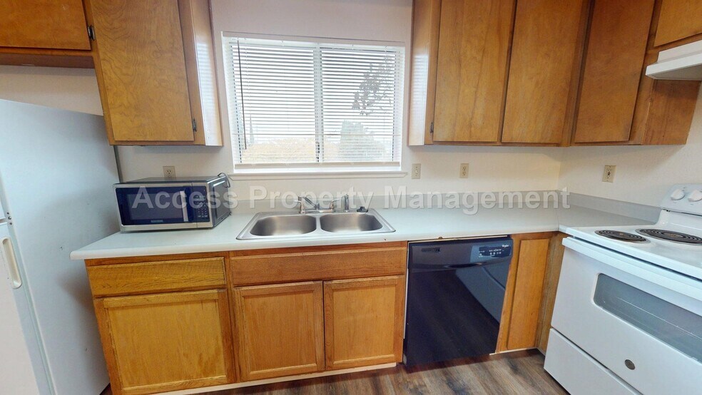 Building Photo - 114 Baker St