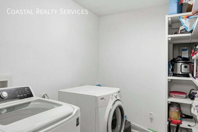 Building Photo - 1325 Greendale Ave