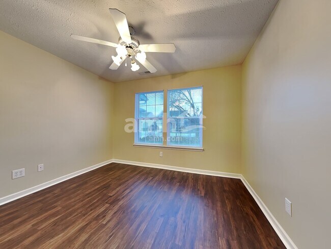 Building Photo - 542 Kennard Ln