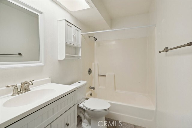 Building Photo - 1745 Los Feliz Dr