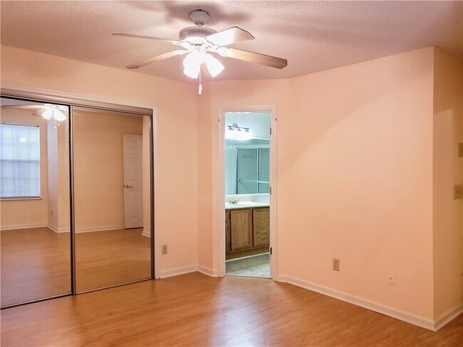 Building Photo - 913 Wentworth Ct