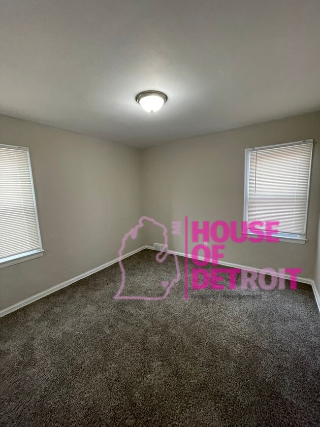 Building Photo - 3 BEDROOM | 1 BATH | FREE PRE SCREEN