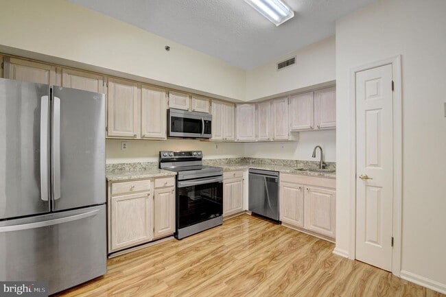 Building Photo - 6146 Main St