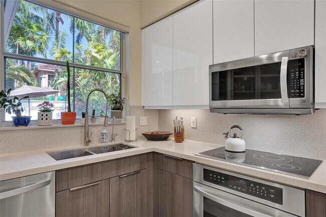 Building Photo - 1529 Shoreline Way