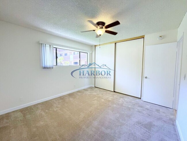 Building Photo - 949 W 26th St