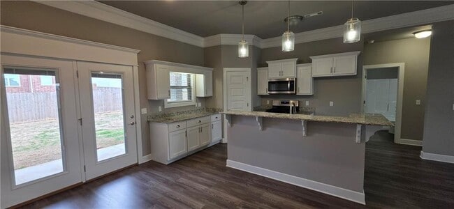 Building Photo - 902 Sugar Lf St