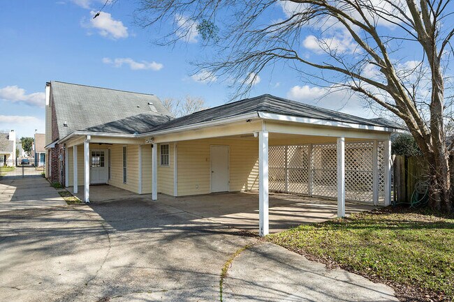 Building Photo - 10716 Misty Vale Ave