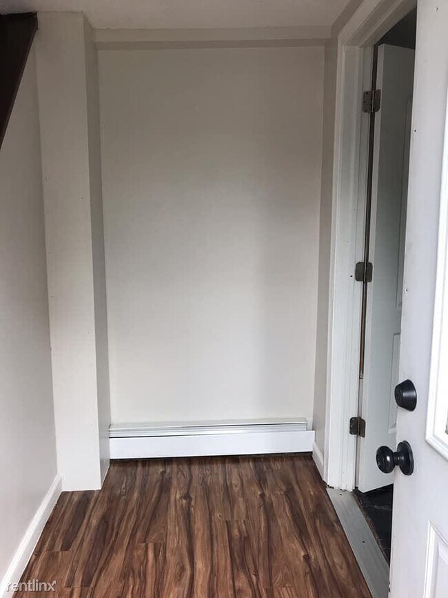 Building Photo - 227 Windsor Ave