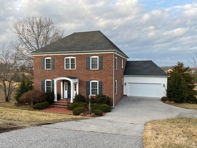 Primary Photo - 1686 Turnberry Ln