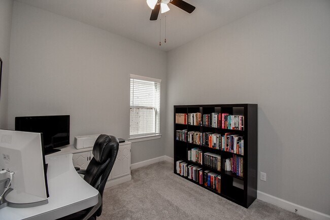 Building Photo - 15002 Bushy Bluestem Ct