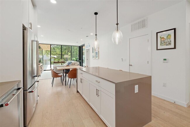 Building Photo - 1600 S 1st St