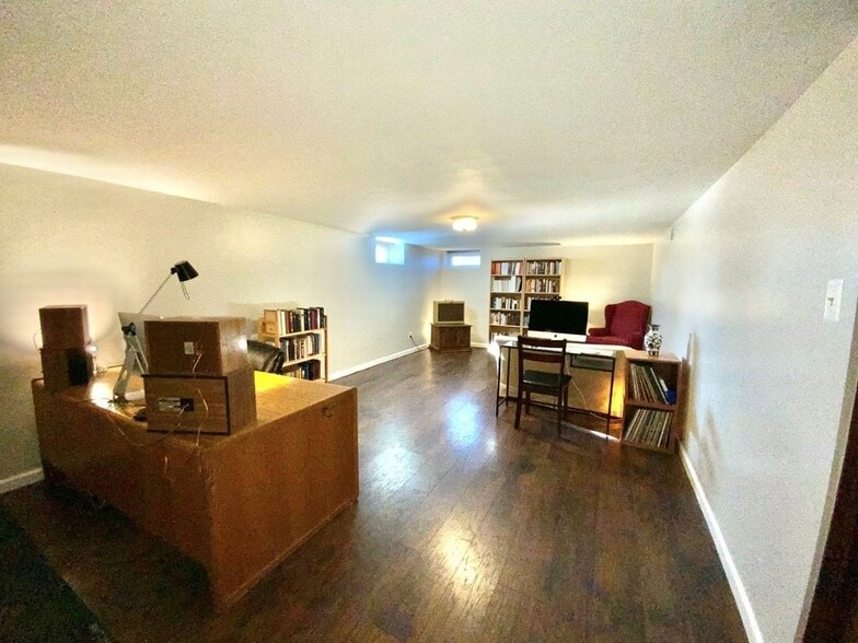 Building Photo - 1194 Woodland Rd