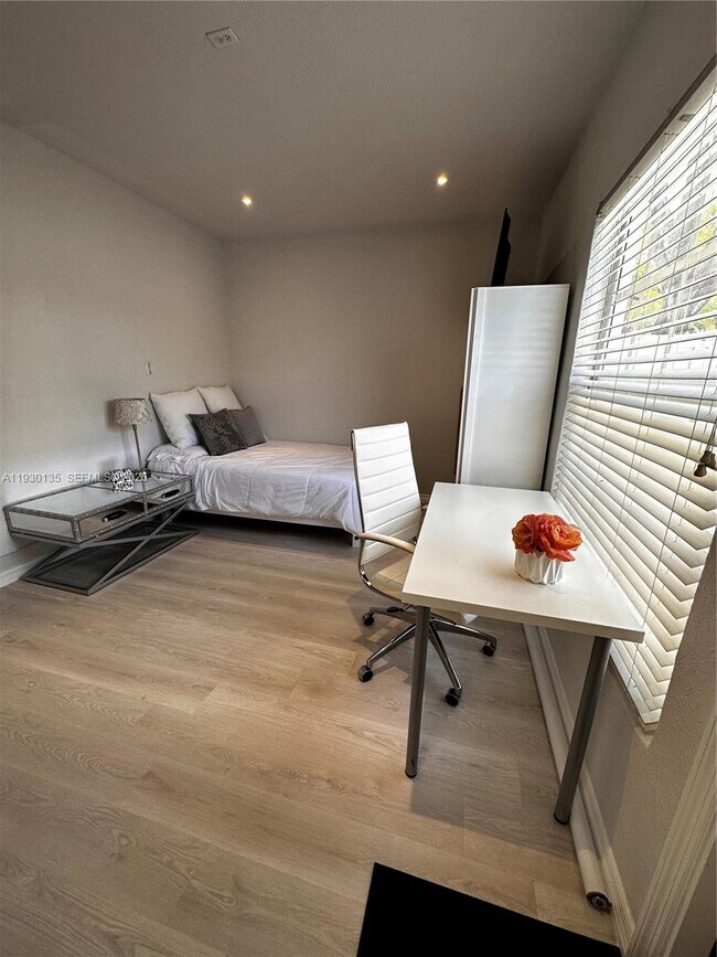 Building Photo - 1723 Shenandoah St