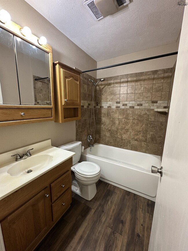 Building Photo - 4408 Cunningham Dr