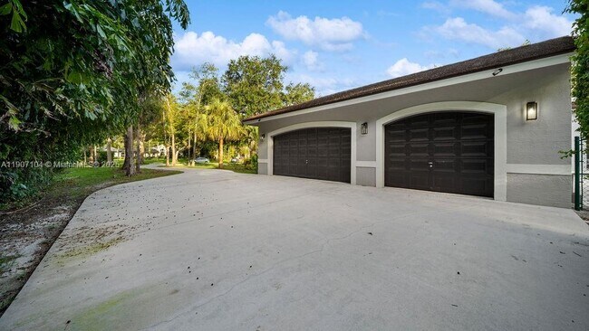 Building Photo - 5831 NW 81st Terrace