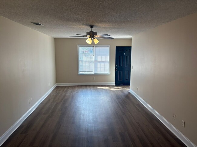 Building Photo - 1214 Beaver Creek Dr