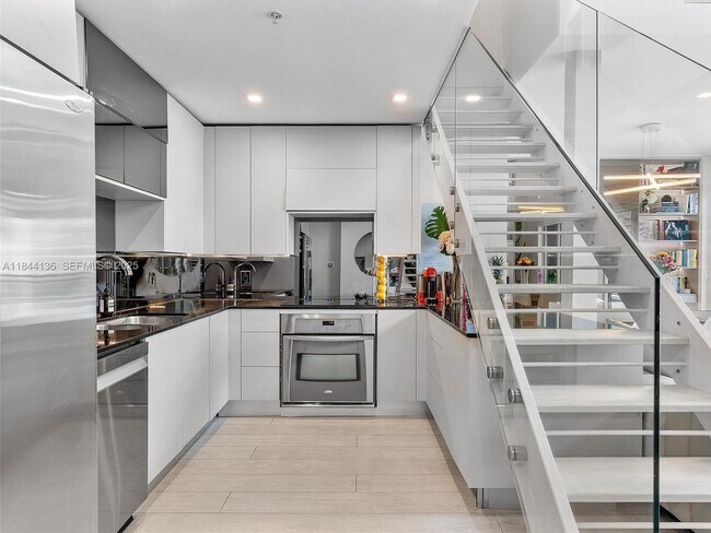 Building Photo - 60 SW 13th St