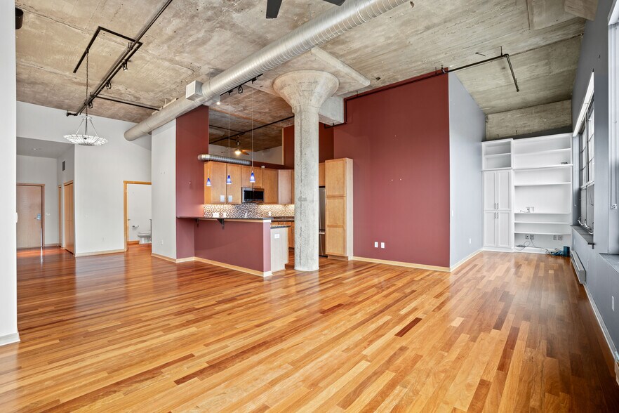 Kitchen - 311 E Erie St