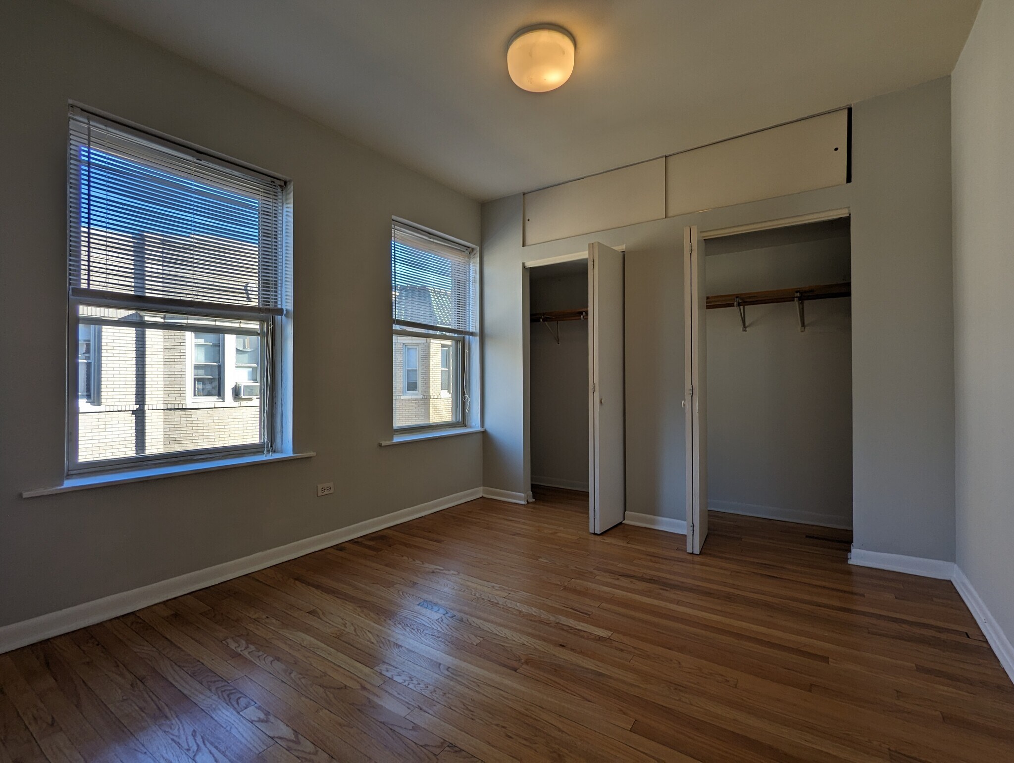 Building Photo - 4237 N Paulina St