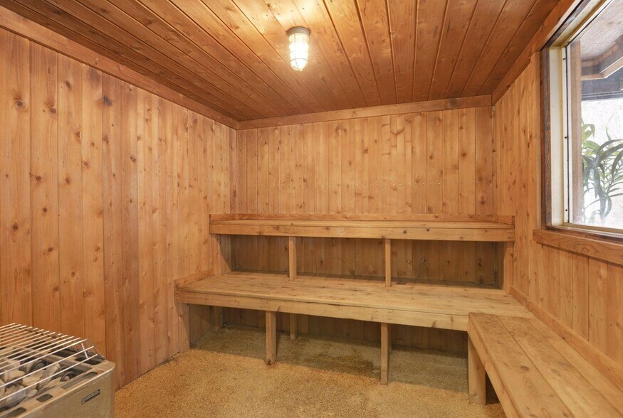 Sauna - 179 Little Canada Rd E