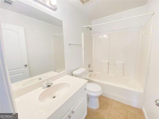 Building Photo - 1068 South Gordon Rd SW