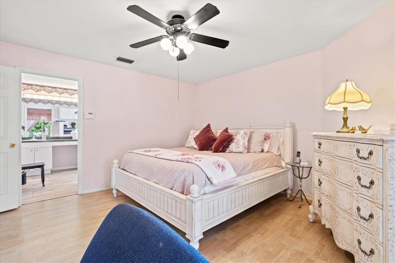 Building Photo - 5128 18th Ln E