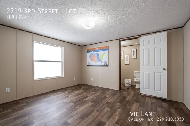 Building Photo - 2719 3rd St