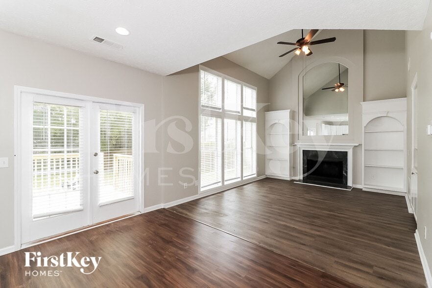 Building Photo - 1455 Chamirey Dr SW