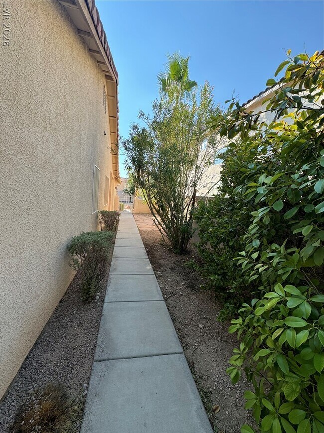 Building Photo - 1745 Park Mesa Ln