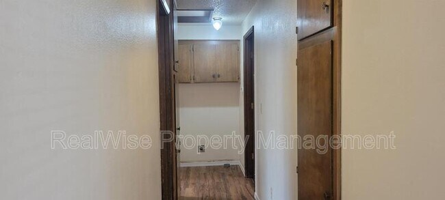 Building Photo - 1227 NW Highland Ave