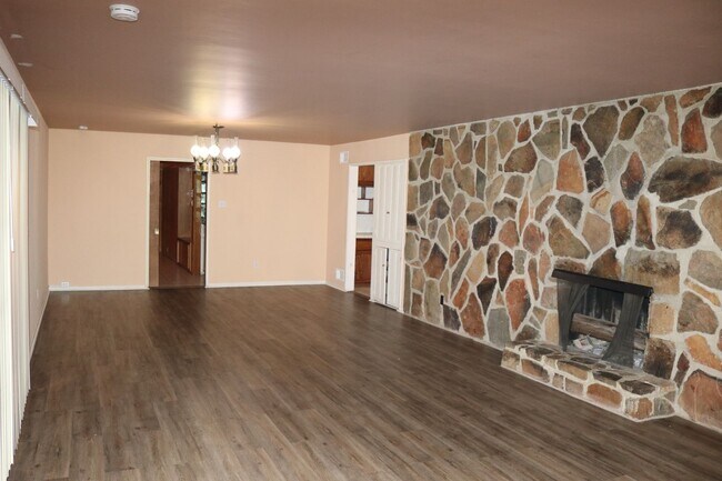 Building Photo - 19275 Symeron Rd